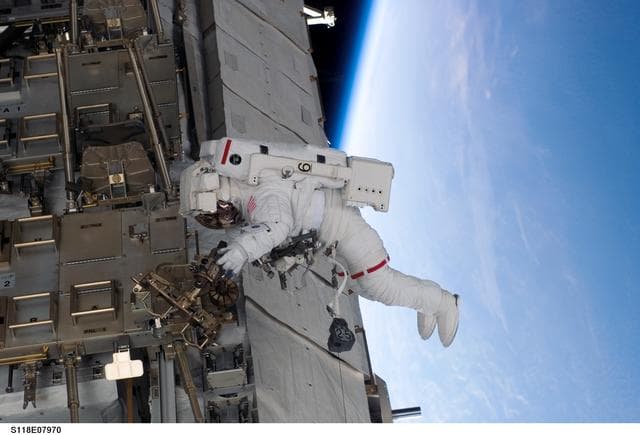 NASA image: View of FE Anderson during a session of STS-118 / Expedition 15 EVA