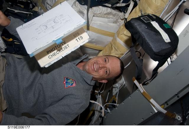NASA image: Arnold on Middeck (MDDK)