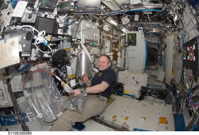 NASA image: Fincke in US Laboratory Destiny for UPA-DA Dry Spin