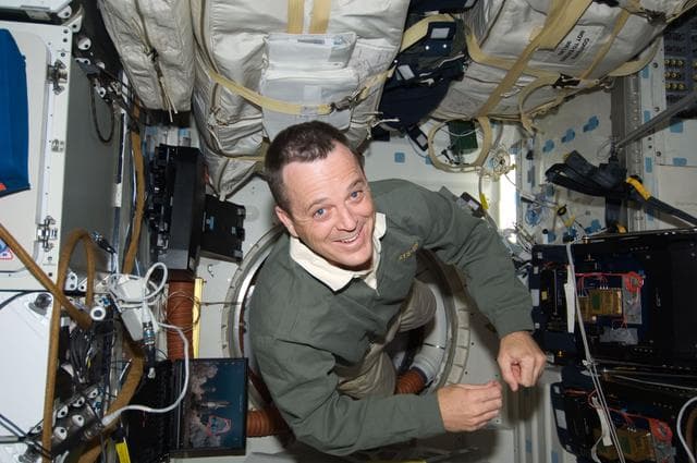 NASA image: Arnold poses on Middeck (MDDK)