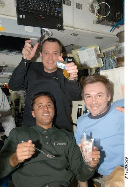 NASA image: Farewell Dinner in Service Module (SM)
