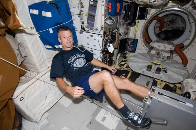 Swanson on cycle ergometer on Middeck (MDDK)