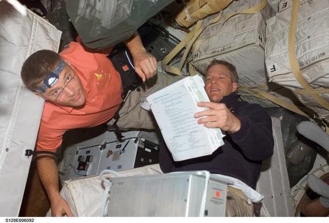NASA image: Wheelock and Parazynski on Middeck