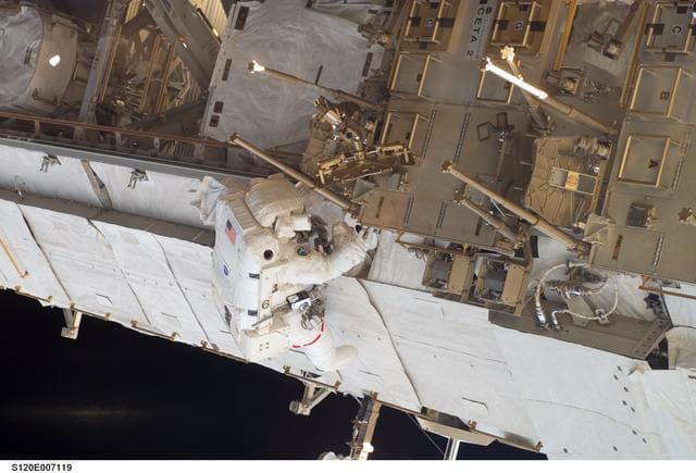 NASA image: EVA 2 - Tani on S1 truss