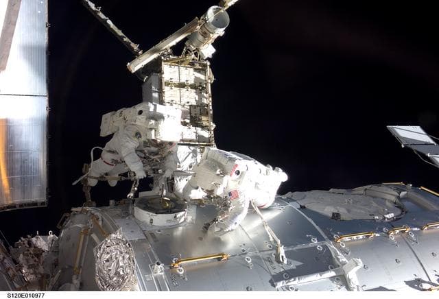 NASA image: EVA 2 - Tani and Parazynski