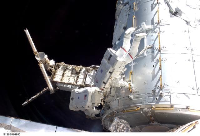 NASA image: EVA 2 - Tani and Parazynski