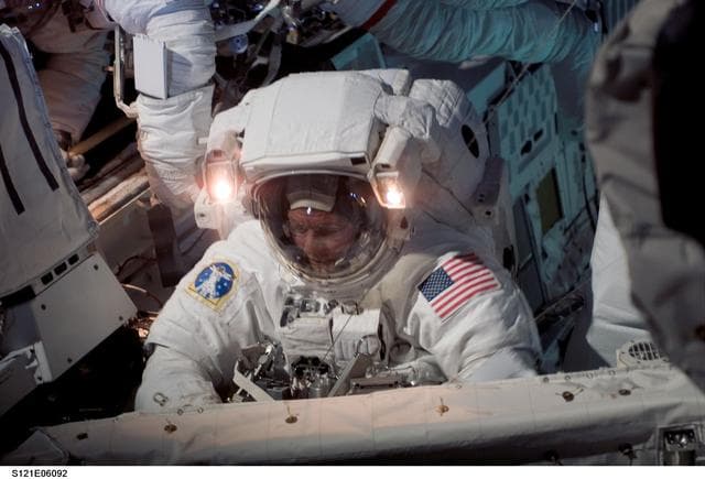 NASA image: Fossum at the orbiter BKHD after completing the task for EVA1 on STS-121 / Expedition 13 joint operations