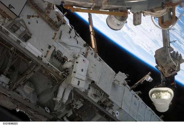 NASA image: Fossum completes installation of the TUS-RA to the S0 Truss during EVA2 for STS-121 / Expedition 13 joint operations