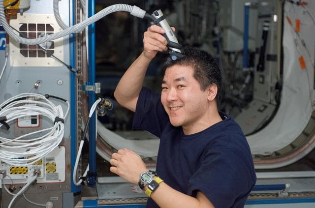 NASA image: Tani trims his hair in Node 2