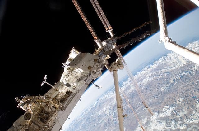 NASA image: Linnehan and Foreman on EVA 2 during STS-123 / Expedition 16 Joint Operations
