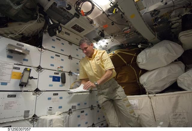 NASA image: MS1 Good in the Shuttle Atlantis MDDK