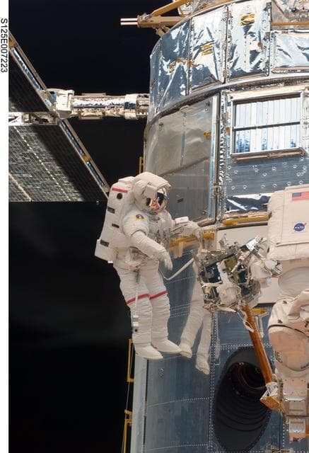 NASA image: STS-125 MS5 Feustel and MS3 Grunsfeld during EVA1