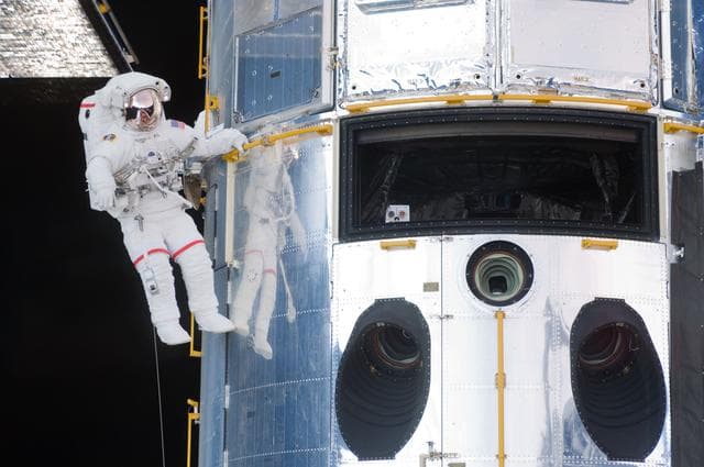 NASA image: STS-125 MS3 Grunsfeld during EVA1
