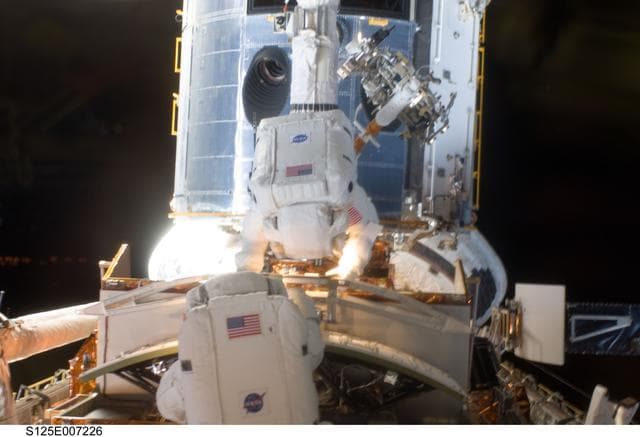 NASA image: STS-125 MS5 Feustel and MS3 Grunsfeld during EVA1