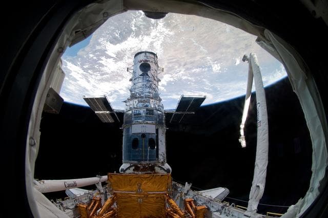 NASA image: View of the HST berthed to the Shuttle Atlantis