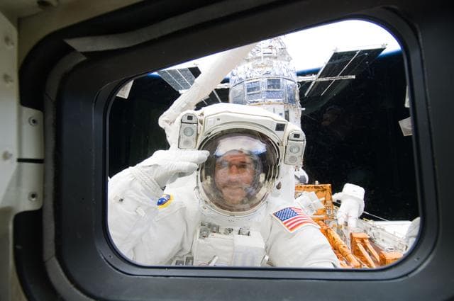 NASA image: STS-125 MS1 Good posing for a photo during EVA2