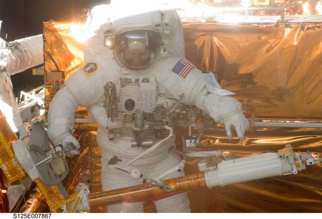 NASA image: STS-125 MS3 Grunsfeld during EVA3