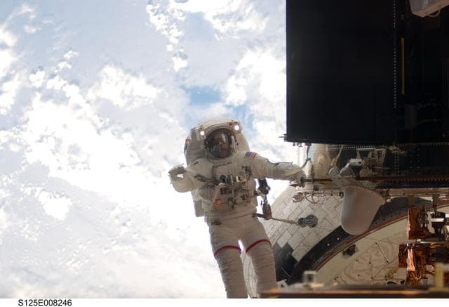 NASA image: STS-125 MS3 Grunsfeld during EVA3