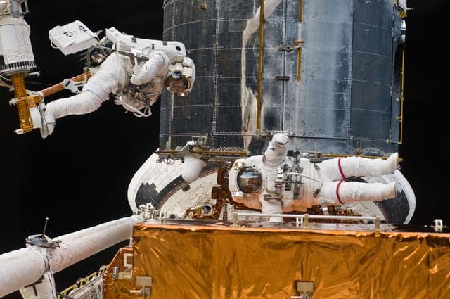 NASA image: STS-125 MS5 Feustel and MS3 Grunsfeld during EVA3