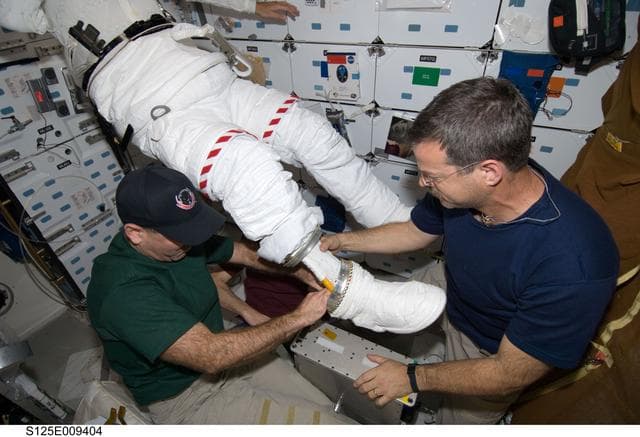 NASA image: STS-125 MS1 Good prepares for EVA4
