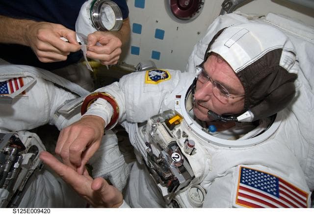 NASA image: STS-125 MS1 Good prepares for EVA4