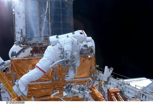 NASA image: STS-125 MS3 Grunsfeld during EVA5