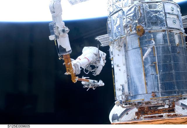 NASA image: STS-125 MS3 Grunsfeld during EVA5