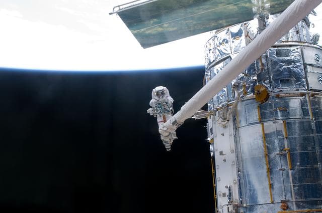 NASA image: STS-125 MS3 Grunsfeld during EVA5