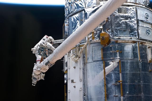NASA image: STS-125 MS3 Grunsfeld during EVA5