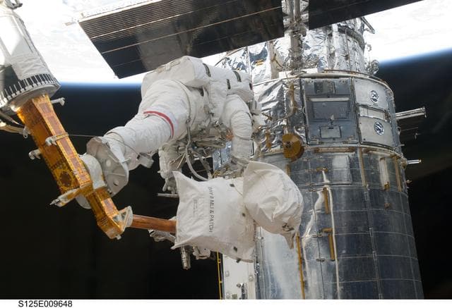 NASA image: STS-125 MS3 Grunsfeld during EVA5