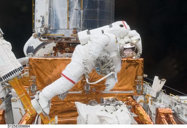 NASA image: STS-125 MS3 Grunsfeld during EVA5