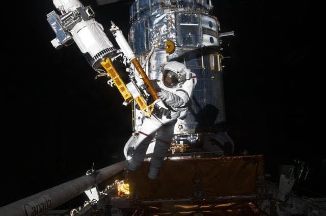 NASA image: STS-125 MS3 Grunsfeld during EVA5