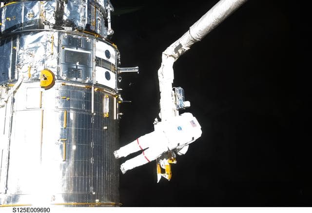 NASA image: STS-125 MS3 Grunsfeld during EVA5