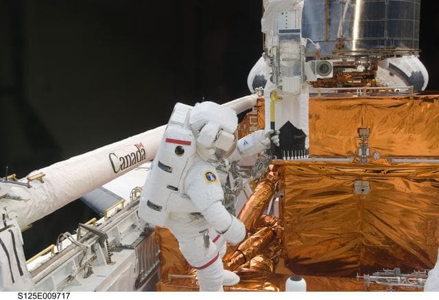 NASA image: STS-125 MS3 Grunsfeld during EVA5