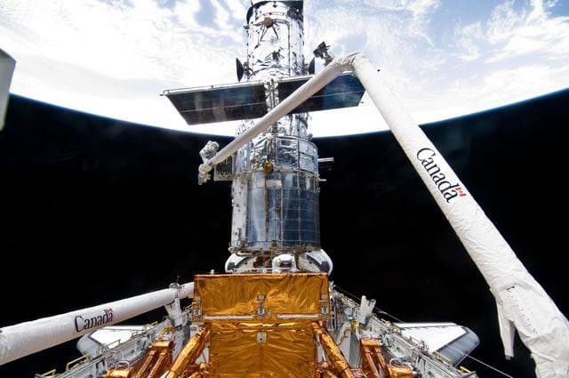 NASA image: STS-125 MS3 Grunsfeld during EVA5