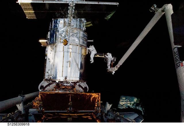 NASA image: STS-125 MS3 Grunsfeld and MS5 Feustel during EVA5