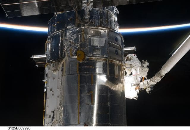 NASA image: STS-125 MS3 Grunsfeld and MS5 Feustel during EVA5