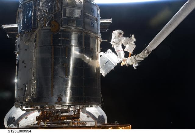 NASA image: STS-125 MS3 Grunsfeld and MS5 Feustel during EVA5