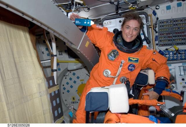 NASA image: Stefanyshyn-Piper on MDDK during STS-126