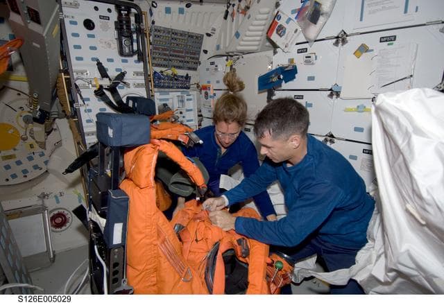 NASA image: Magnus and Kimbrough on MDDK during STS-126