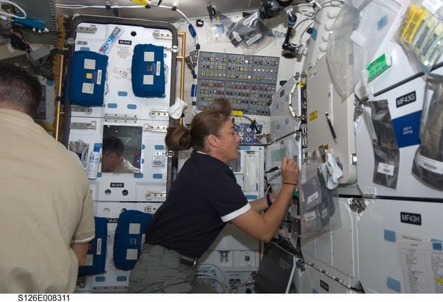 NASA image: Stefanyshyn-Piper on MDDK