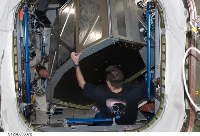 NASA image: Magnus and Chamitoff in Node 2