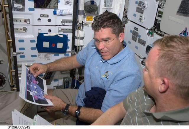 NASA image: Bowen and Boe on MDDK