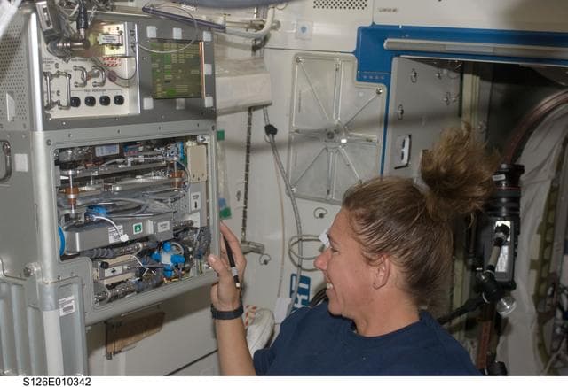 NASA image: Magnus works with TOCA in US Lab