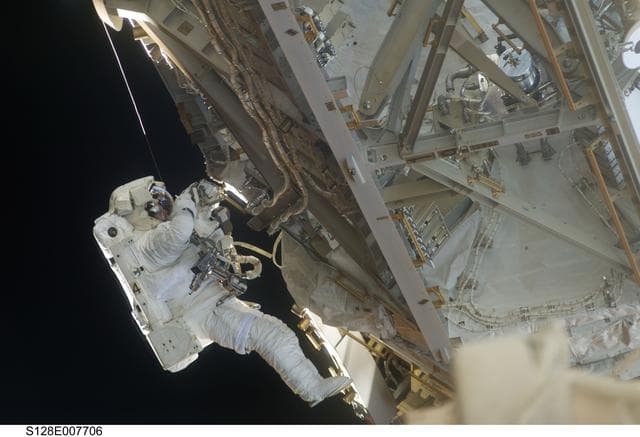 NASA image: STS-128 EVA 3