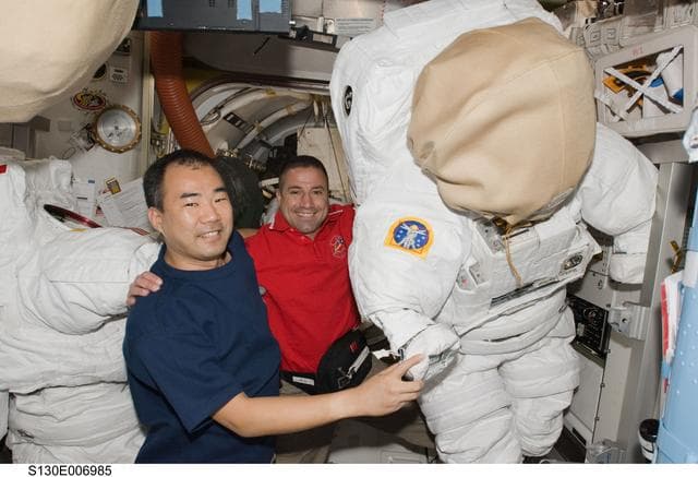 NASA image: Noguchi and Zamka in A/L