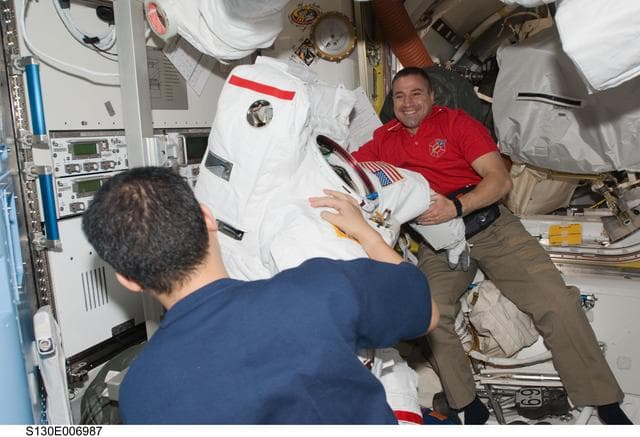 NASA image: Noguchi and Zamka in A/L