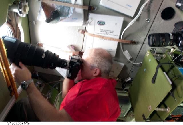 NASA image: Williams takes Earth Views in SM