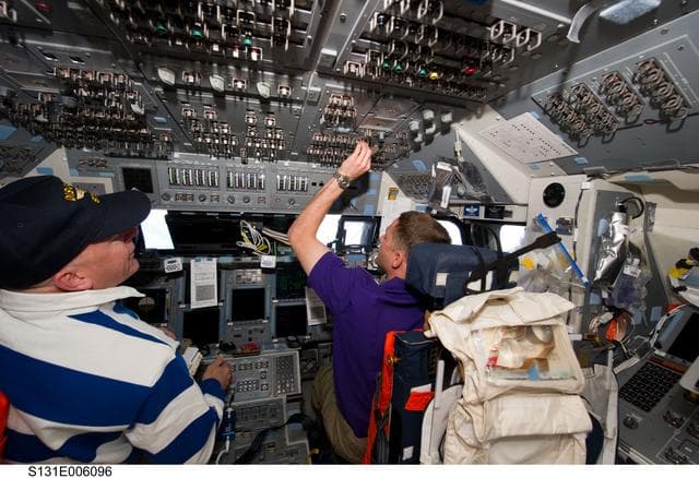NASA image: Poindexter and Dutton on Discovery flight deck