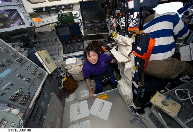 NASA image: Yamazaki on Discovery flight deck